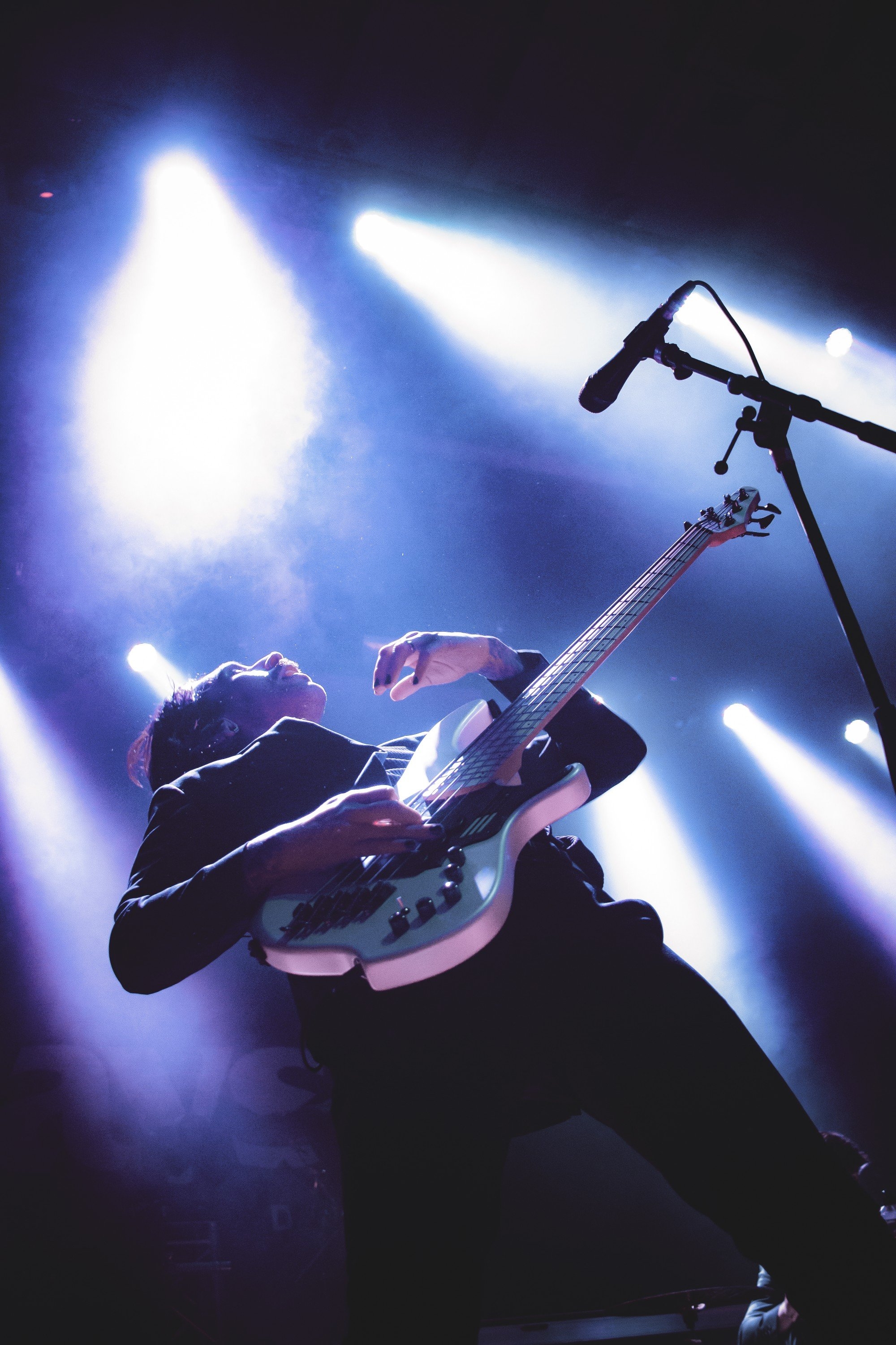 carousel-hero-element image-0