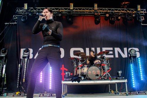 carousel-hero-element image-0